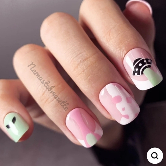 2/$16 Floral Alien Press on Nails - Picture 3 of 16